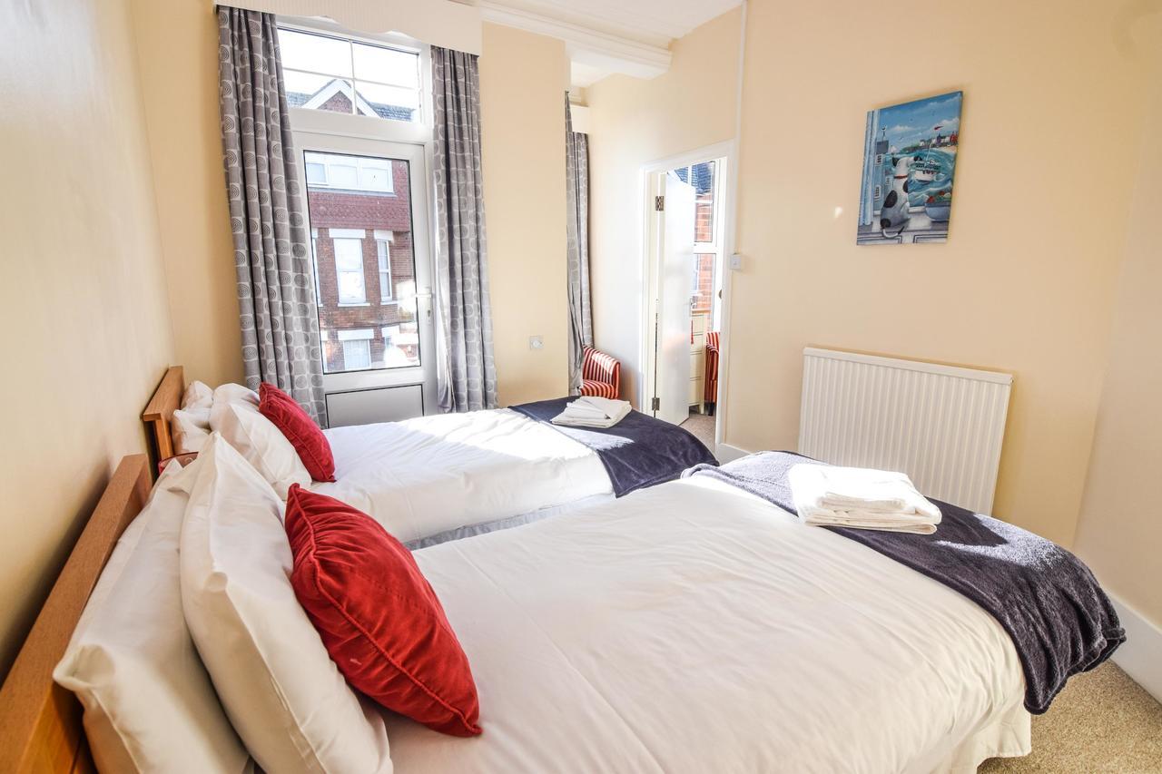 Eastbourne Reymar Bed & Breakfast Exterior photo
